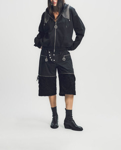 Shorts noirs de créateur pour femmes, de haute qualité, en gros, personnalisés, avec ceinture et fermetures éclair, shorts cargo en molleton, fabriqués au Pakistan - Product Image 4