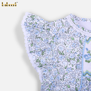 Robe mini sans manches smockée à fleurs bleu clair pour filles Babeeni DR4616, ourlet festonné, ODM, printemps-été pour enfants, 100% coton - Product Image 4