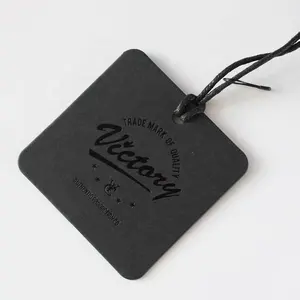 Karton Swing Label Luxus Hangtag Gedruckte und geprägte UV-Tag Schwarz T-Shirts Matt Dickes Papier Kleidung Schuhe & Schmuck 1000pcs