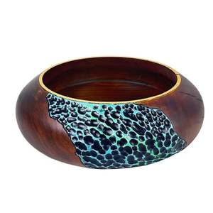 Tazón de Resina Epoxi y Madera de Acacia Hecho a Mano de Lujo con Artesanía en Madera Sólida y Detalles Artísticos en Resina, Libre de BPA, Ideal para Regalo - Product Image 2