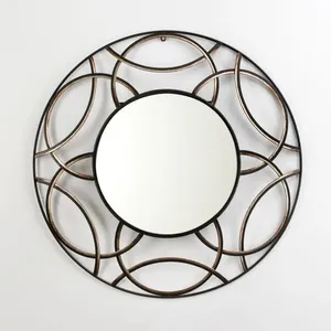 Espejo de pared de metal tallado con acabado dorado envejecido para espacios clásicos, dormitorios románticos o elegantes baños. - Product Image 3