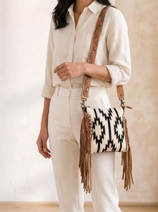 Bolso de Hombro para Mujer Estilo Saddle Bag con Flecos y Patrón Western, Tipo Tote, para Uso Diario y Viajes - Product Image 4