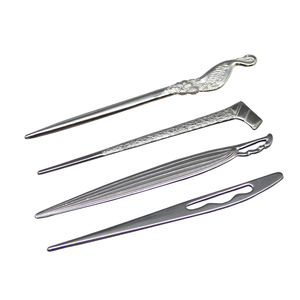 Palillos para Postres Japoneses de Fantástica Calidad – 4 Palillos Tradicionales de Acero Inoxidable con Diseños Japoneses para Mesa de Café - Product Image 1