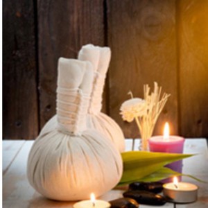 Compresse aux herbes USB avec des herbes naturelles thaïlandaises fraîches pour un massage corporel et des bienfaits santé incroyables - Product Image 1