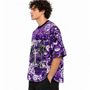 T-shirt graphique surdimensionné pour homme, style streetwear, imprimé dessin animé violet, manches courtes, col rond - Product Image 4