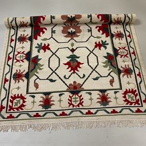 Kilim de lana anudado a mano con diseño de entramado - Campo abstracto de color marfil con motivos rojos, tejido plano simétrico en crema y carmesí - Product Image 4