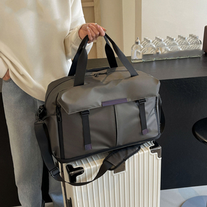 Bolsa Deportiva Unisex de Nailon con Correa Ajustable, Resistente al Agua, Capacidad de 30-40L, para Gimnasio, Fitness y Deportes - Product Image 3