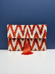 Pochette Chevron à Pompons Faite à la Main, Pochette de Soirée Florale Perlée, Sac de Fête et de Mariage pour Femme - Product Image 1