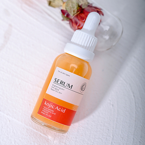 Sérum Liquide Anti-âge et Correcteur de <span class=keywords><strong>Taches</strong></span> <span class=keywords><strong>Brunes</strong></span> à l'Arbutine, Acide Kojique, Acide Hyaluronique et Vitamine C 30ml Marque Blanche - Exfoliant Cutané - Product Image 5