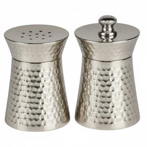 Salière et poivrière modernes en cuivre, design cannelé élégant, distributeur d'épices en métal, utilisation unique pour la cuisine et la table. - Product Image 3