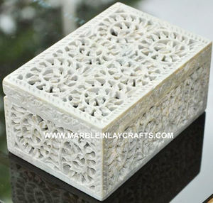 Fabricant indien de boîte à sculpter en stéatite naturelle Nouveau design Meilleure boîte à stéatite en forme de rectangle faite à la main pour dames et filles - Product Image 3