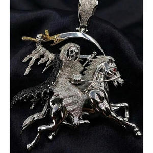 Collar Hip Hop de Plata de Ley 925 con Colgante de Guerrero Oscuro con Diseño de Guadaña y Diamantes de Moissanita - Product Image 5