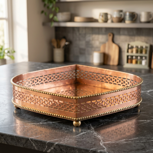 Plateau décoratif irrégulier en cuivre avec motif géométrique, style bohème, artisanat métallique, design sur pied, service décoratif moderne - Product Image 5