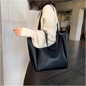 Sac à main en cuir, prix de gros, élégant sac à main pour femmes, pour le bureau, les voyages, les occasions décontractées et l'usage quotidien, par M/S SHAAD HANDICRAFTS - Product Image 2