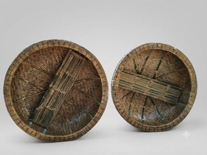 Bateau en bambou avec rames pliantes rouges, décoration rustique côtière, objet décoratif pour hôtel, fait main au Vietnam, décoration d'événements de plage et de villégiature, accent décoratif - Product Image 2