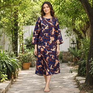 Vestido Kaftan Boho con Estampado Animal – Túnica Azul de Mezcla de Algodón, Estilo Batwing para Descansar - Product Image 1