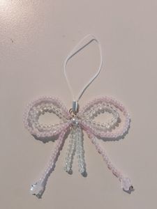 Porte-clés décoratif brodé à la main avec un motif unique et des perles colorées de haute qualité - Product Image 1