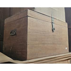 Boîte de rangement décorative en bois antique avec breloque vintage - Product Image 1