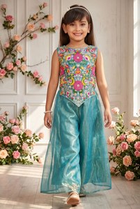 Tenue Sharara ethnique en twill pour filles avec propriétés anti-humidité et extensibles, idéale pour les mariages, les remises de diplômes et les tenues traditionnelles - Product Image 3
