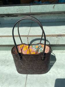 Sac fourre-tout bohème en paille tressée, best-seller indonésien, avec doublure en polyester colorée, décoration lettres, design ouvert pour usage quotidien - Product Image 4