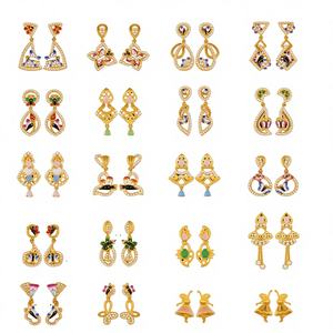 ต่างหูทองคำแท้ 22K ล่าสุด พร้อมจี้ประดับอัญมณี CZ แบบอินเดียดั้งเดิมเคลือบเมนาคารี สำหรับผู้หญิง - Product Image 1