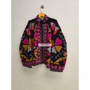 Chaqueta de Terciopelo con Bordado Floral, Chaqueta Corta Unisex Hecha a Mano, Chaqueta Suzani Uzbeka con Forro Interior de Algodón, Abrigo para Mujer - Product Image 4