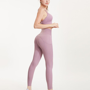 Ensemble de yoga 2 pièces pour femme – Short uni et haut de sport extensible dans les quatre sens, dos nageur sans couture, personnalisable, haute qualité pour le fitness - Product Image 2