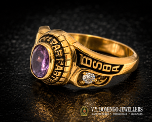 แหวนสำเร็จการศึกษาสำหรับเด็กและผู้หญิง ทำจากสแตนเลสสตีล ชุบทอง 18K ประดับด้วยเพชรซิคอนสังเคราะห์ - Product Image 1