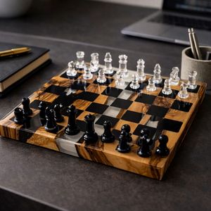 Jeu d'échecs de luxe haut de gamme fait main et écologique avec des pièces transparentes et noires, emballage durable pour un jeu élégant - Product Image 1