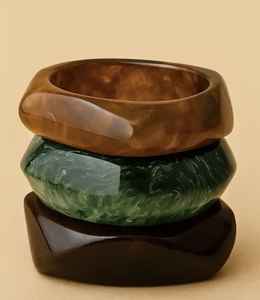 Bracelets en résine à paillettes audacieuses et artistiques, accessoires de mode vibrants pour le quotidien, style accrocheur par AFZA ENTERPRISES - Product Image 1