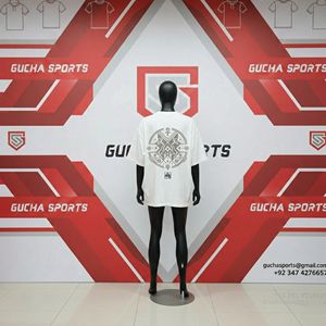 Camiseta blanca extragrande para mujer con tela de algodón premium, estampado de símbolos geométricos, tacto suave y transpirable, corte relajado. - Product Image 4