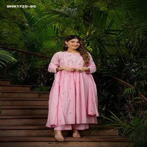 Kurti-pantalon et dupatta longs en soie Chanderi de qualité supérieure avec encolure et motifs brodés dispersés, style A-line - Exportateur indien - Product Image 1