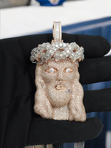 Pendentif de luxe plaqué or rose et argent, motif visage de Jésus, entièrement serti de moissanite VVS, bijoux de fête hip-hop - Product Image 2
