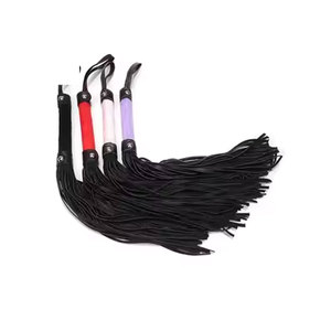 Fouet en cuir avec bandes tressées et poignée en anneau métallique - Product Image 3
