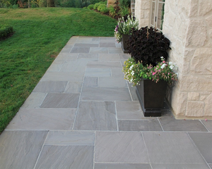 Dalles de pavé GROCON en grès gris ardoise, grandes dimensions |   Design moderne |   Finition fendue pour aménagement paysager extérieur de patio et de jardin - Product Image 3
