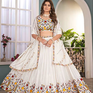 Ramdev Trading Lehenga Choli traditionnel pour femme en résille, broderies et sequins, matériaux recyclés, coupe classique, longueur 3,5 m, inclus - Product Image 1