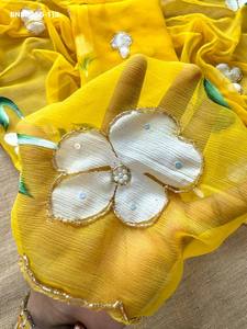 Conjunto de Saree y Blusa de Chiffon con Diseño Moderno y Elegante, con Khatli y Trabajo de Corte - Hecho a Mano - Moda Femenina - Exportador Saree Love - Product Image 5