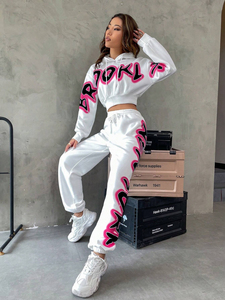 Ensemble de survêtement pour femme, design tendance, confortable, pour l'entraînement et les activités de plein air, avec logo - Product Image 4
