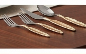 Ensemble élégant de cuillères et couteaux à fromage en acier inoxydable, manche en forme de plume doré poli, durable pour usage domestique, restaurant et hôtel - Product Image 2