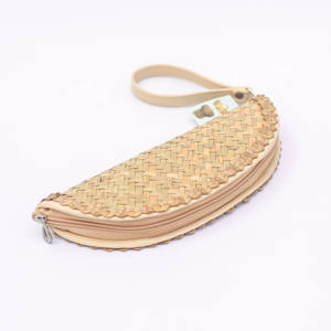 Bolso de mano de paja en forma de media luna de Vietnam con cremallera y correa de cuero – Elegante estilo vintage de hierba de sedge - Product Image 3