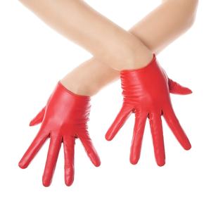 ถุงมือหนัง PU สีแดงลิปสติก กันน้ำ คุณภาพสูง ขายดีปี 2026 ทรงเข้ารูป แฟชั่น ความยาวสั้น จากปากีสถาน - Product Image 3