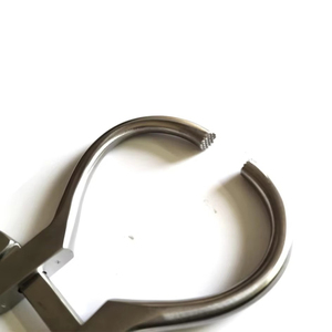 Hoof Tester es una pinza de acero de primera calidad diseñada para aplicar presión focal en áreas específicas del casco y es un herramienta indispensable. - Product Image 2