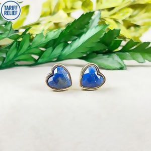 Boucles d'oreilles en forme de cœur en lapis-lazuli naturel, 9 mm, serties de plaqué or |   Bijoux minimalistes pour femmes - Product Image 2