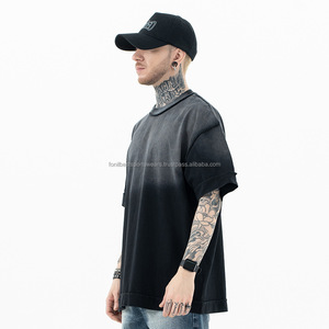 เสื้อยืดคอกลมแขนสั้นผู้ชาย สีดำไล่เฉด ผ้าถัก 100% คอตตอน สไตล์สตรีท ทรงปกติ ระบายอากาศได้ดี มีโลโก้ด้านหน้า น้ำหนัก 300 กรัม - Product Image 4