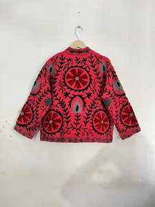 Chaqueta Bordada Suzani Vintage para Mujer, Chaqueta Corta de Algodón Estilo Boho Chic con Cuello Alto, Chaqueta Étnica Floral Hecha a Mano - Product Image 5