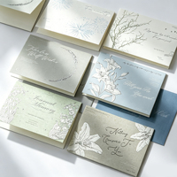 Cartes d'insertion personnalisées gaufrées en carton blanc avec motifs floraux délicats, parfaites pour les invitations de mariage, le journaling