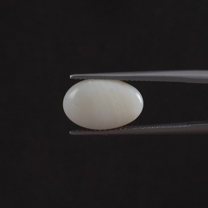 Opale naturelle blanche de qualité supérieure certifiée IGI, pierre précieuse en vrac, 4,43 carats, taille ovale, taillée à la main, polie, traitée à la cire/huile, 6 mm pour - Product Image 3