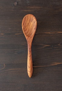 Cuchara de Madera Hecha a Mano con Mango Largo para Cocinar, Acabado Pulido Ligero, Utensilio de Cocina Perfecto para Mezclar Salsas y Sopas - Product Image 5