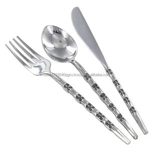 Cubiertos de acero inoxidable personalizables más vendidos con mango de diseñador hecho a mano, plata brillante pulida en caja de regalo para bodas - Product Image 1