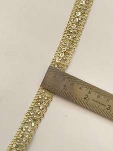 Accessoires vestimentaires : Bordure métallique or et argent, dentelle, paillettes, broderie jaune doré, sacs et chaussures hydrosolubles - Product Image 5